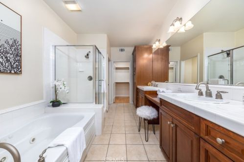 37 Secret Gdn, Irvine CA  92620-4804 exterior