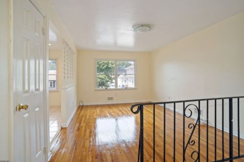207 Maple Ave, South Bound Brook, NJ 08880-1377