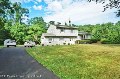 121 Cherry Tree Ln, Middletown, NJ 07748-1813