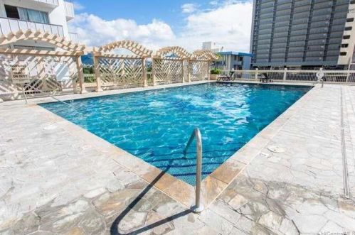 445 Seaside Ave, Honolulu HI  96815-2640 exterior