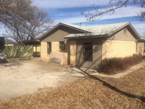 810 18th St, Cisco, TX 76437-4704