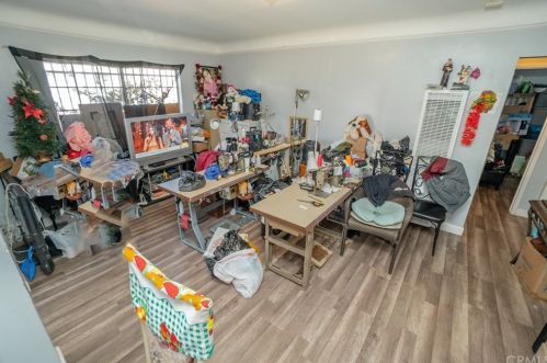 1805 Palmer St, Compton, CA 90220-1421