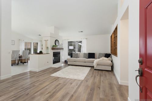 1275 Darwin Dr, Oceanside, CA 92056-2406