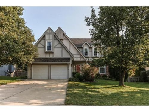 16520 132nd Cir, Olathe, KS 66062-1598