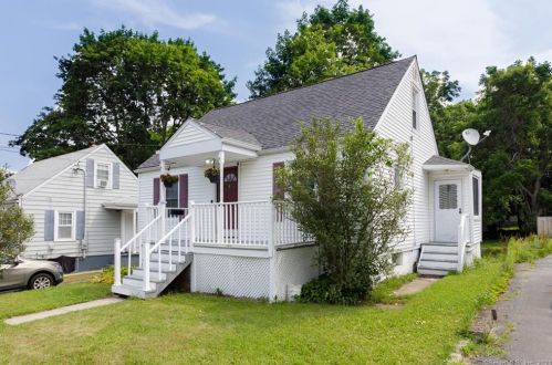 78 Macarthur Dr, Waterbury, CT 06704-2220