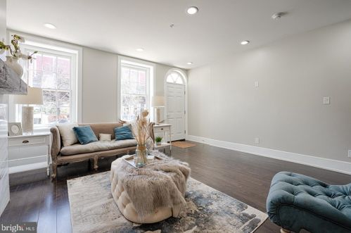 950 Front St, Philadelphia PA 19147-0043 exterior