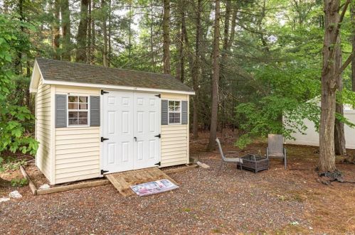 52 Fitch Meadow Ln, Wapping CT  06074-1037 exterior