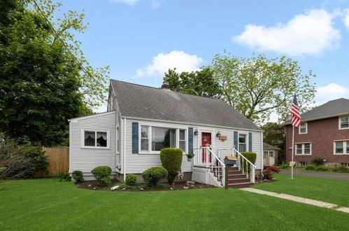 202 Massachusetts Ave, Warwick, RI 02888-5818