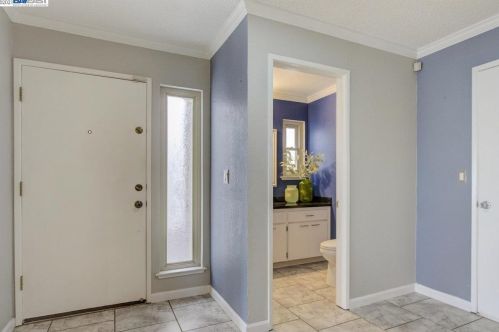 1126 Holmes Way, Hayward, CA 94541-6746