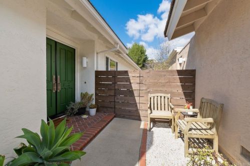 1736 Hill Top Ln, Encinitas, CA 92024-1970