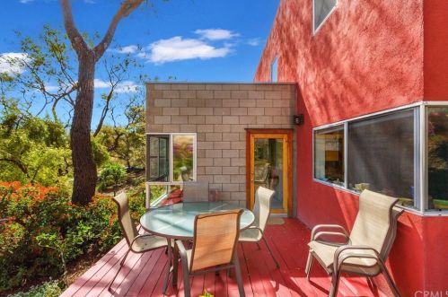 2025 Mt Vernon Ave, Riverside CA  92507-2528 exterior