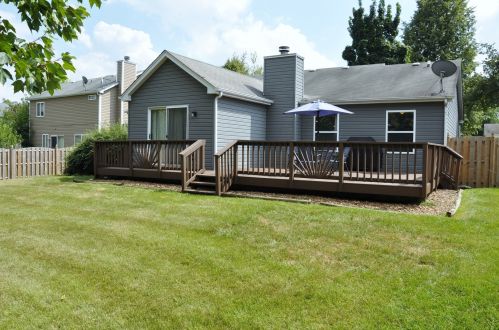 84 Arbor Ave, Sugar Grove, IL 60554-5401