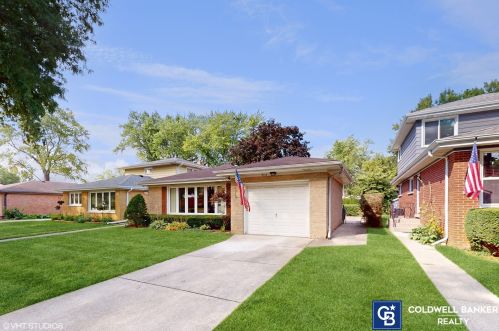 9118 Mango Ave, Morton Grove, IL 60053-2544