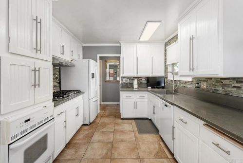 1927 Primera St, Lemon Grove, CA 91945-3914