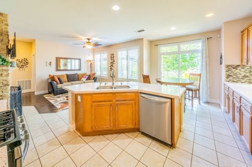 8735 Fallbrook Way, Anaheim CA  92808-3600 exterior
