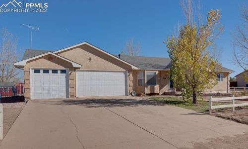 852 Glenvista Dr, Pueblo, CO 81007-1963