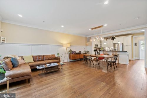 8916 Ct Way, Silver Spring MD 20910-2276 exterior