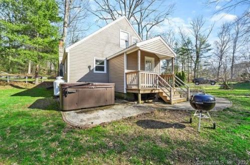 35 Philo Curtis Rd, Sandy Hook CT  06482-1220 exterior