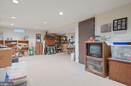 1046 Devonshire Rd, Lancaster PA  17601-1609 exterior