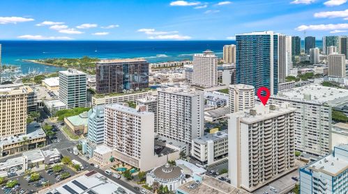 1561 Kanunu St, Honolulu HI  96814-3245 exterior