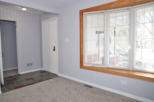 96 Shelley Rd, Elk Grove Vlg, IL 60007-3623
