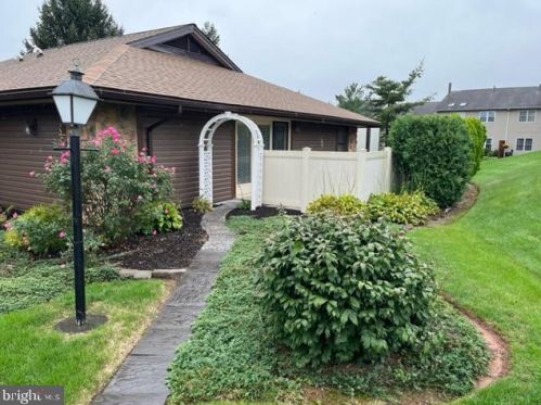 1878 Azalea Dr, York, PA 17408-1569
