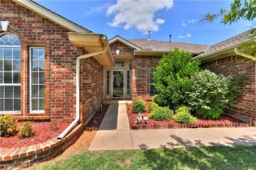 2421 Stonebridge Dr, Norman, OK 73071-1703