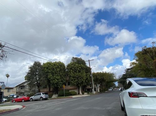 5900 Murietta Ave, Van Nuys CA  91401-3703 exterior