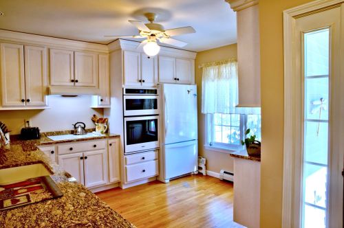 188 Fairway Dr, Holderness, NH 03245-5166