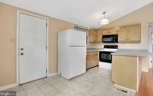 112 Algonquin Trl, Hedgesville WV  25427-5568 exterior