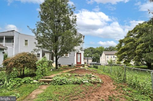 130 B St, Carlisle PA 17013-1907 exterior