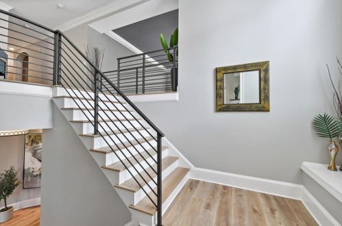 800 Lake Summit Dr, Atlanta GA  30342-1975 exterior