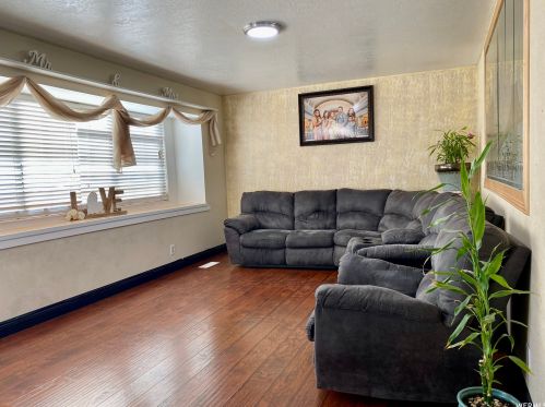 495 Glenwood Dr, Hyrum, UT 84319-1711