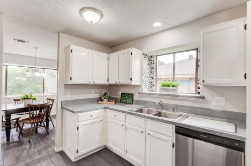 6412 Bramble Dr, Fort Worth TX  76133-4304 exterior
