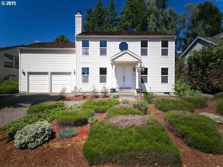 11050 Summer Lk Dr, Portland OR  97223-1952 exterior