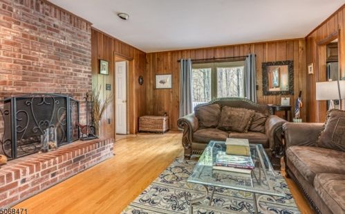 15 Cardinal Dr, Hackettstown NJ  07840-3005 exterior