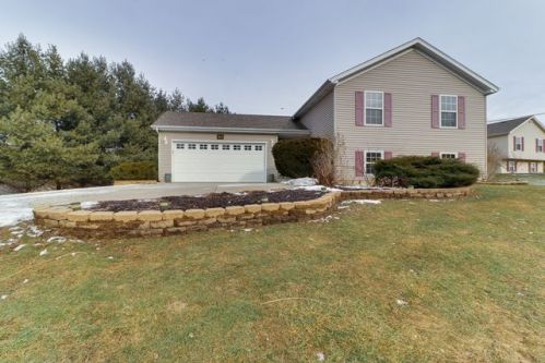 216 Brandy Dr, Mackinaw, IL 61755-9708