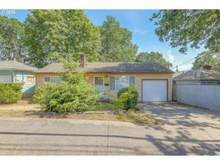 615 Gloucester St, Gladstone OR  exterior