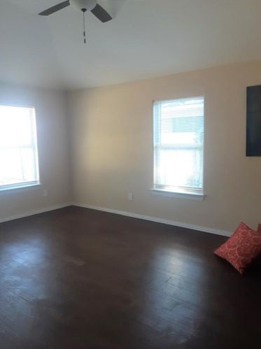 124 Glenmore St, Irving TX  exterior