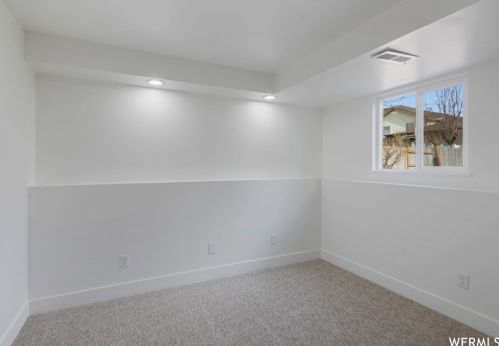 10007 Marble St, Sandy UT 84094-4027 exterior