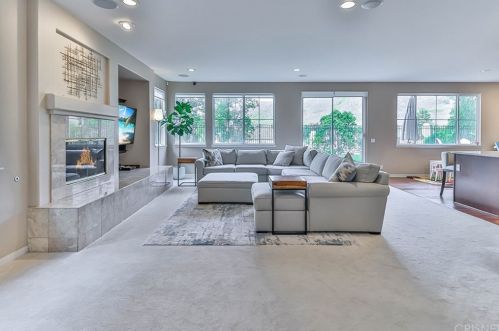 490 Krenwinkle Ct, Simi Valley, CA 93065-7309