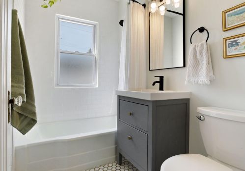 2106 Highland Pkwy, Saint Paul MN  55116-1311 exterior