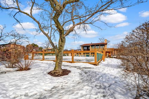 6100 Knoll Valley Dr, Willowbrook IL  60527-2003 exterior