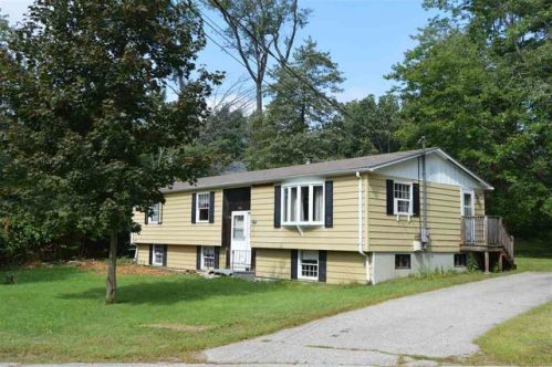 29 Autumn Cir, Plaistow, NH 03865-2602