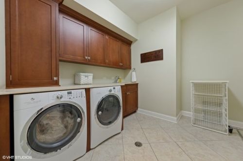 34 Gilbert Ave, Willowbrook IL  60514-1140 exterior