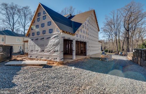 9048 Jeffery Rd, Great Falls, VA 22066-4151