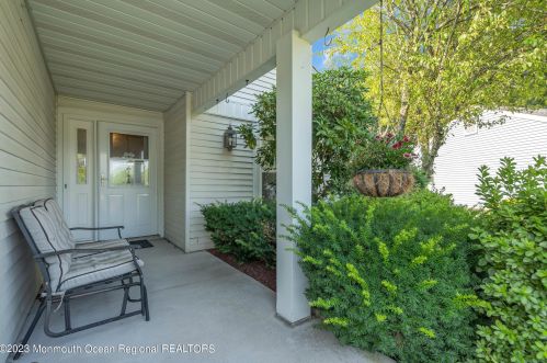 22 Twyford Ln, Lakehurst, NJ 08759-6710