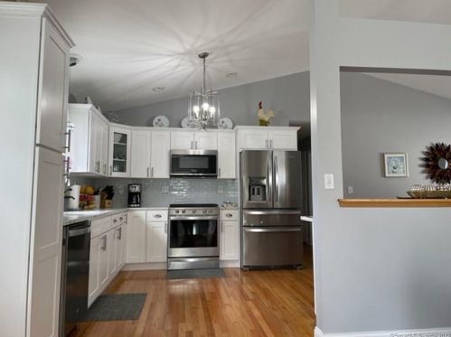 622 Naugatuck Ave, Milford, CT 06461-4061