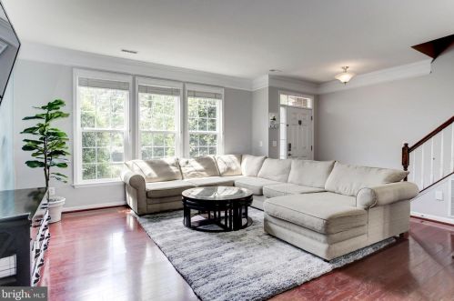 19458 Front St, Leesburg, VA 20176-6543