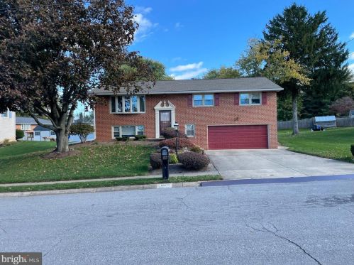 1911 Thelon Dr, York, PA 17408-4221